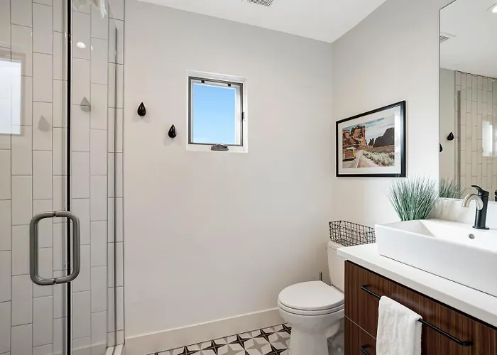 Upscale Remodel - Walk To Asu Pool & Pickleball *